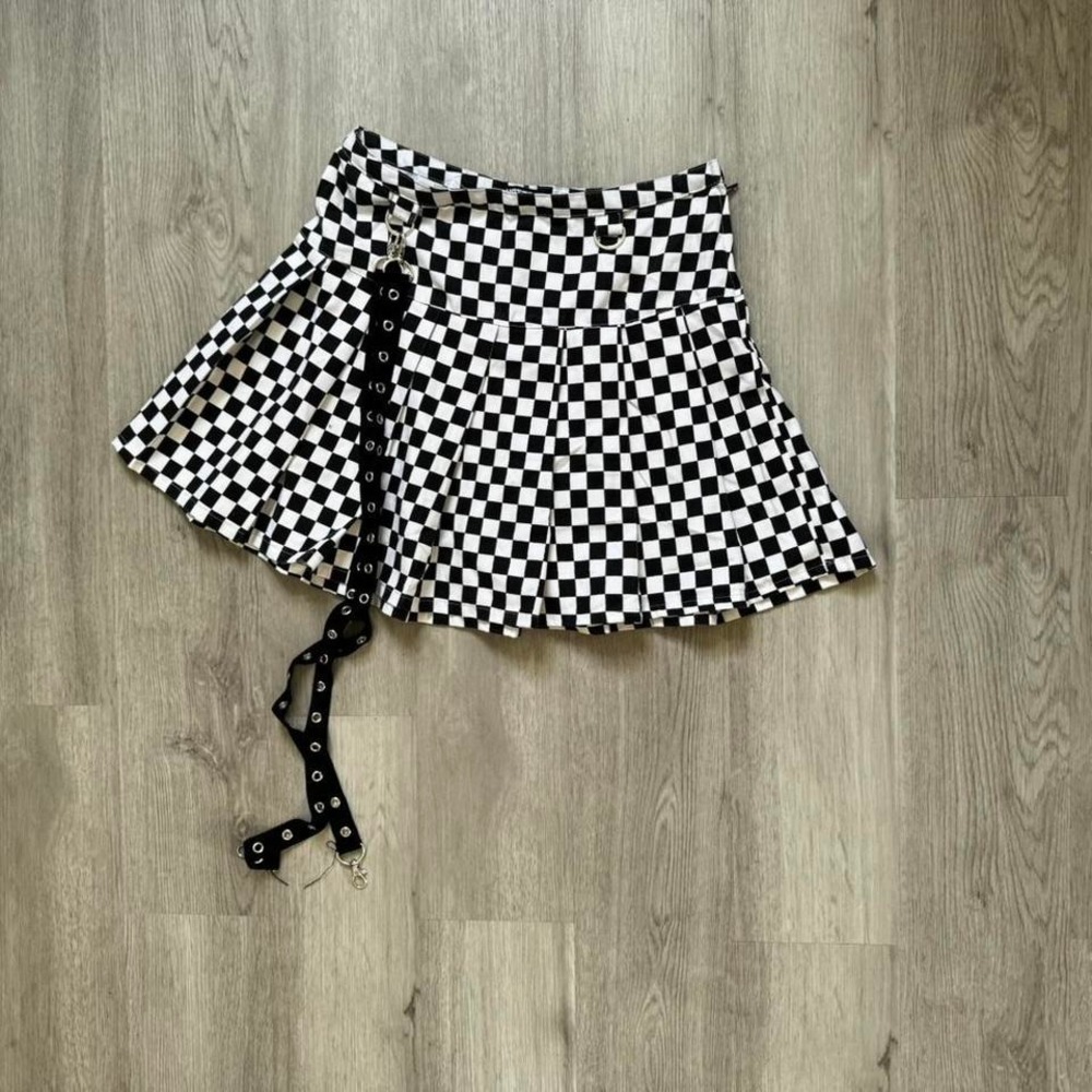 Checkerboard Pleated Mini Skirt with Accent Belt - Black & White